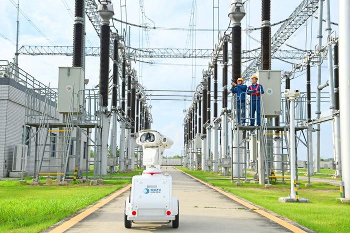 安徽滁州：“智能机器人”巡检保供电