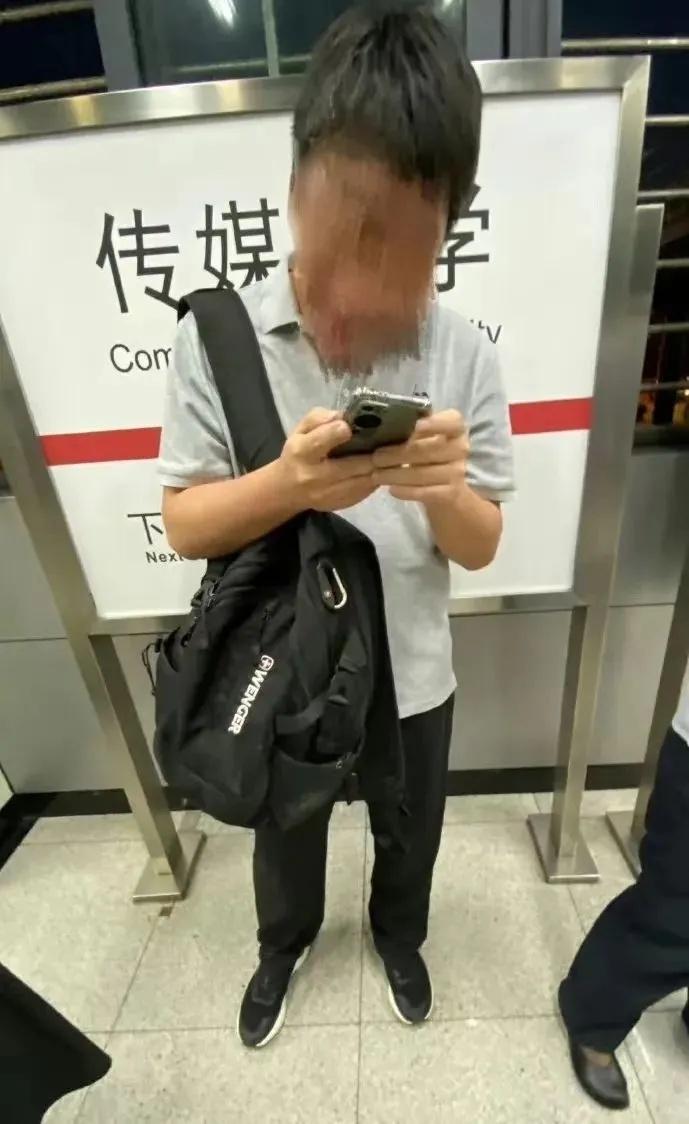 女孩在地铁抓色狼 被北京警方狠狠点赞