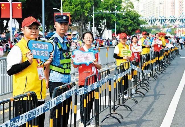 @汕头市民 让我们一起，为游客留下最美的鮀城景致！