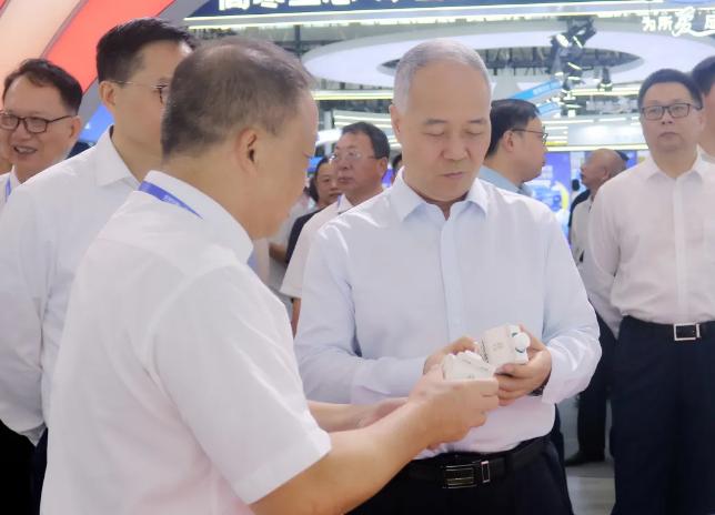 第十五届奶业大会在武汉召开 发布国家优质乳工程十年成果 十年磨砺长富勇攀奶业新高度