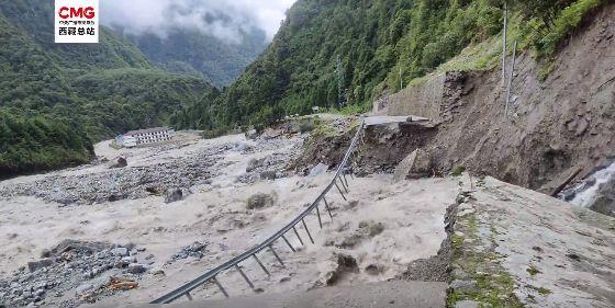 突发！一地发生严重塌方、泥石流，数百人被困