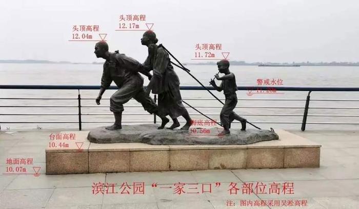 安徽芜湖全城惦念淹没在水中的“一家三口”，这不在设计师于小平创作意图之内