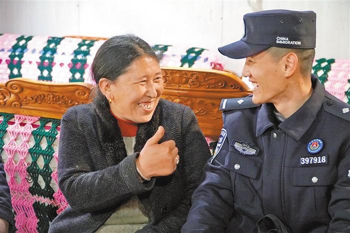 红色沃土“枫”景如画 为民解忧“警”绣蓝图