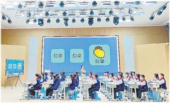 “家门口的好学校”是怎样炼成的？