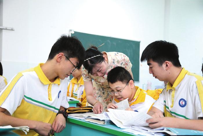 阜阳16岁坚强男孩未来想学医