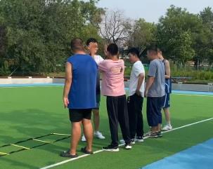 Qnews|每周一小时固定训练课 河北沧州体能训练师义务帮助自闭症孩子获点赞
