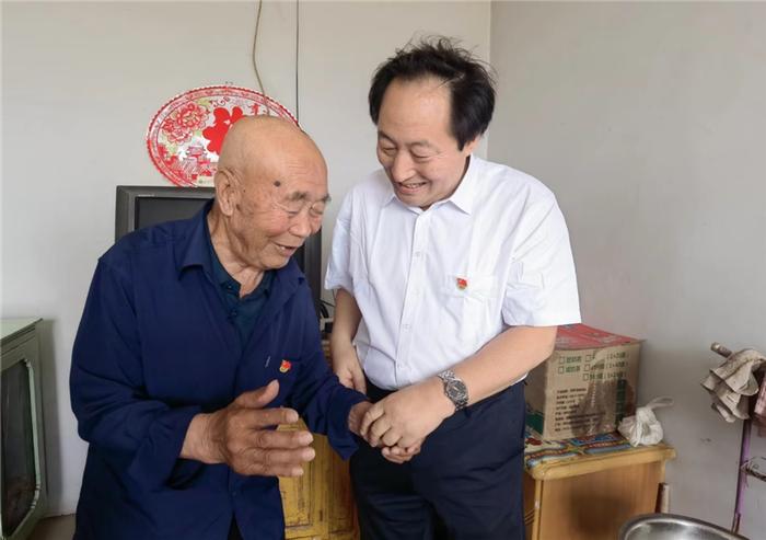 河北省地质环境监测院组织召开对口帮扶村“光荣在党50年”老党员座谈会