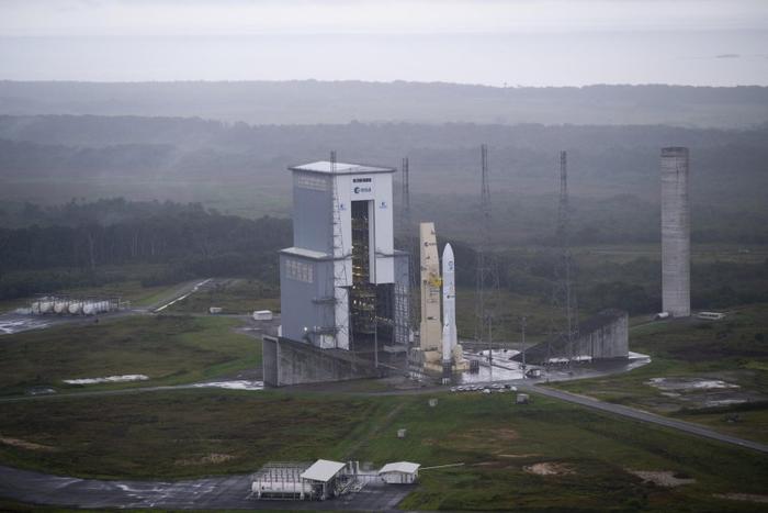 欧空局重型运载火箭阿丽亚娜 6 号首飞成功，但二级偏离预定轨道