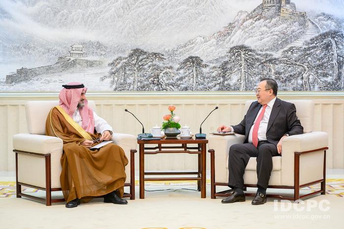 中联部部长刘建超会见沙特对华经济合作事务负责人、沙特公共投资基金总裁鲁梅延