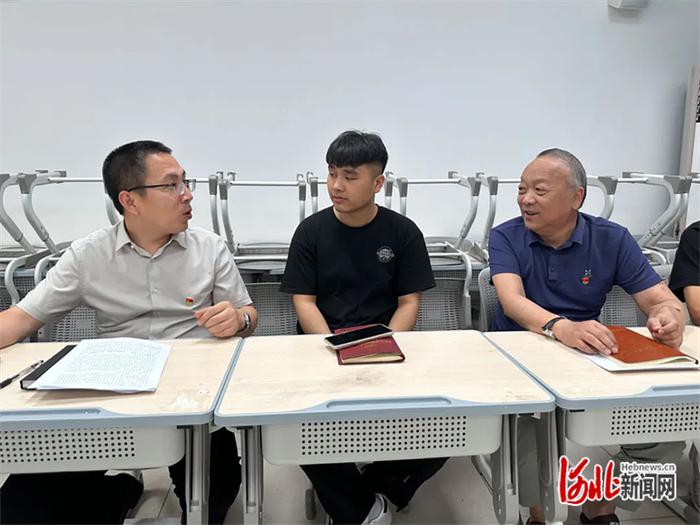 河北青年管理干部学院教育传媒系党总支开展“师生交流对话，助力学子成长” 主题党日活动