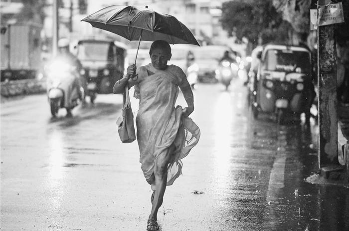 暴雨侵袭印度
