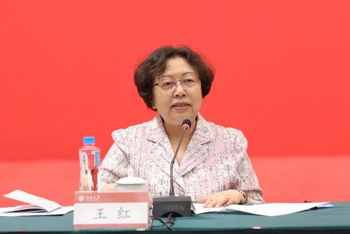 华灿·两岸杰出青年交流发展座谈会在北京大学召开