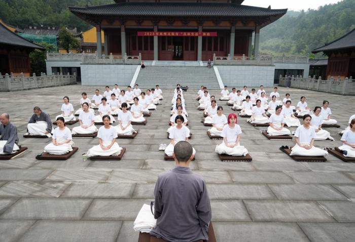 没收手机太诱人，灵隐寺“丛林生活体验”名额秒光