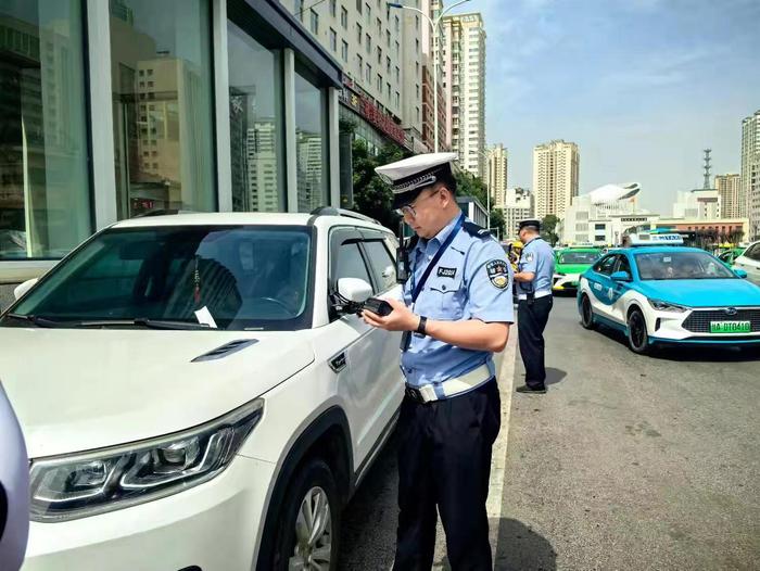 文明行车 有序停车 兰州城关交警大队：整治违停“零容忍”