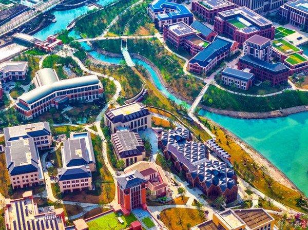 华为全球最大研发中心练秋湖全部建成 投资超百亿