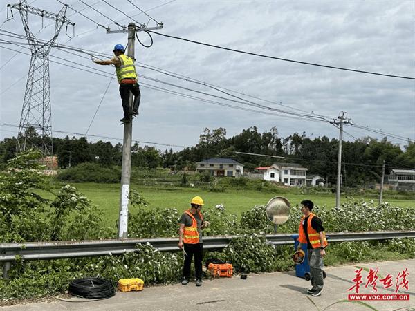 湖南邮电学院师生赴岳阳支援通信保障工作