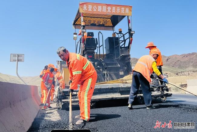 永登公路段扎实开展油路修补工作