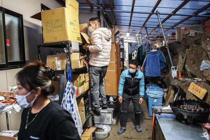 既是劳动力，又是“负担”：日本如何应对外籍劳动者缺口？