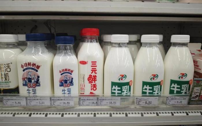 定制乳品抢占货架，乳企为何愿给渠道“打工”？