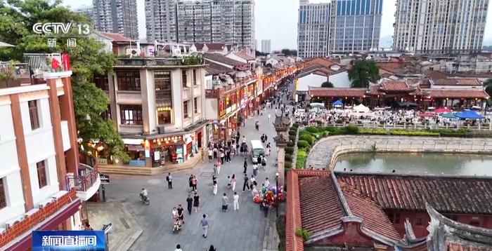文化中国行丨白墙红瓦燕尾脊 打卡“活着的千年古城”