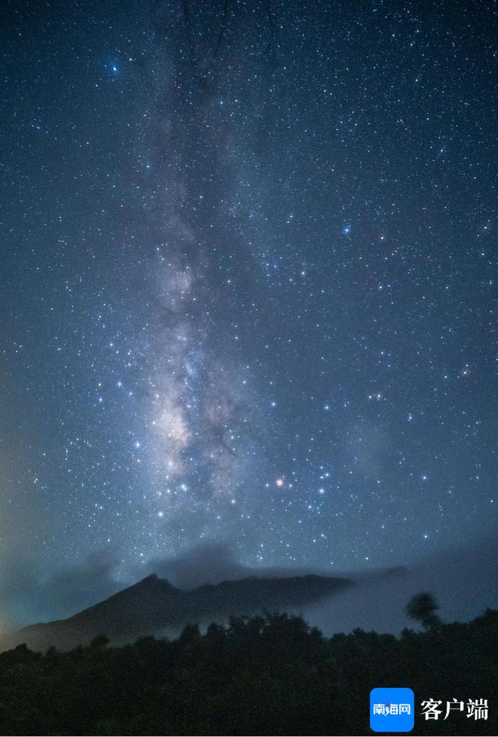 热带雨林云绕山间星满天 夏天一起来海南追“星”