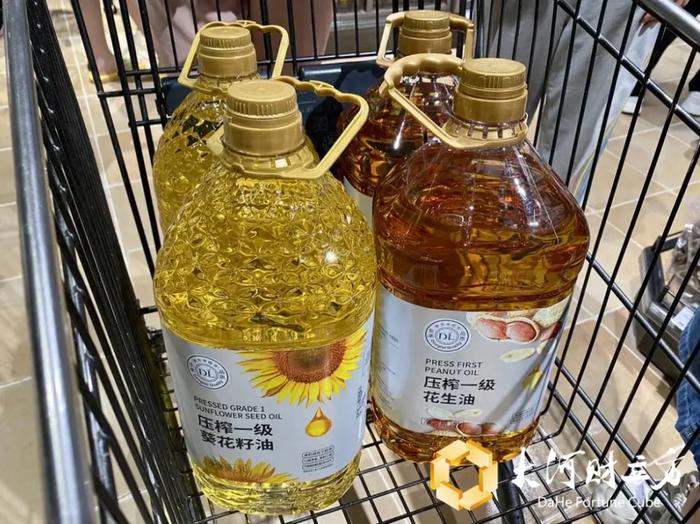 胖东来自营食用油被抢空？记者现场实探