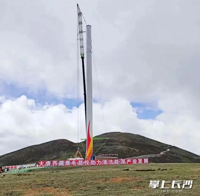 刷新追风纪录！中联重科起重机助力世界在建最高海拔风电项目
