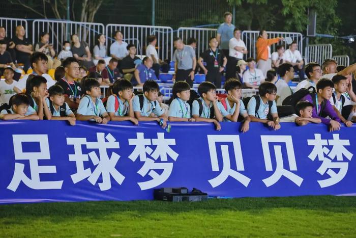 第二十五届“贝贝杯”青少年足球赛在苏州开幕