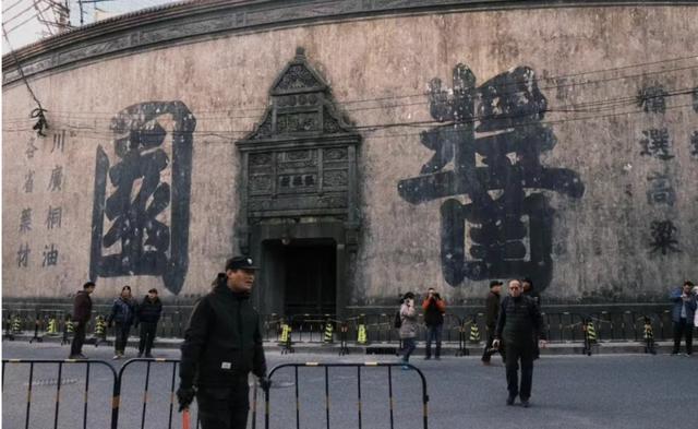 暴雨！新一轮补贴！上海一网红地拆了！沪女高中生遭“转世菩萨”PUA七年卖房！马东被查