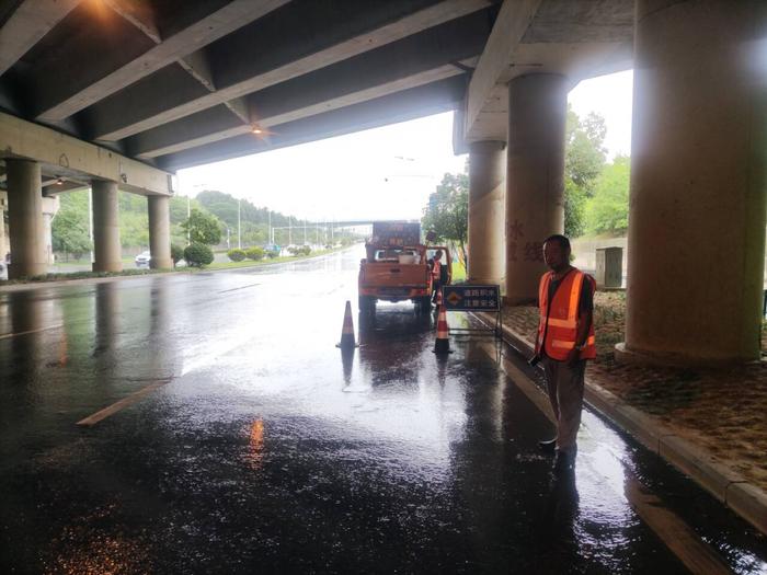 合肥经开“追雨人”以雨为令 守护城市地下管线