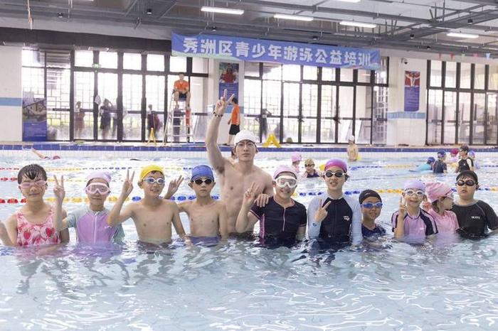 全市2万名小学生免费学游泳 嘉兴怎么做到的？