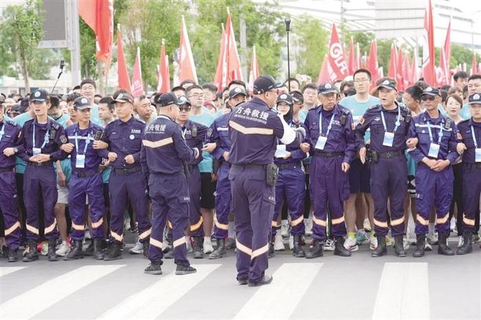 满城“志愿红”擦亮兰州亮丽城市底色