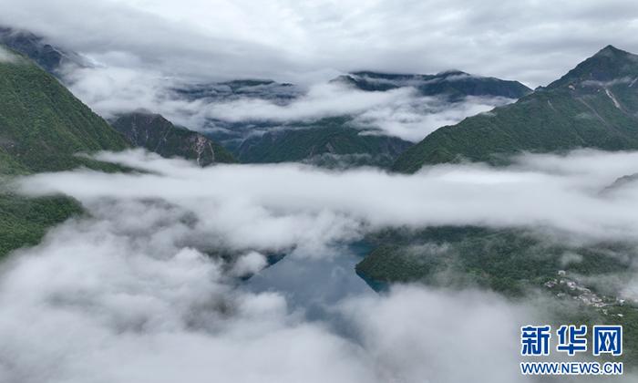 【“飞阅”中国】烟雨笼天池 遥看青堤岸