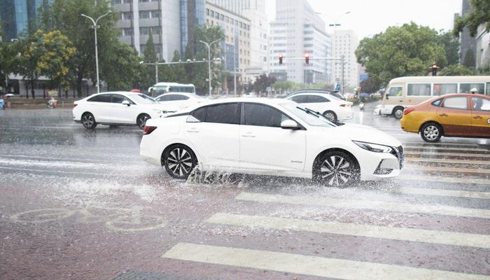 地方新闻精选 | 北京启动防汛四级应急响应  重庆万州19条道路出现塌方