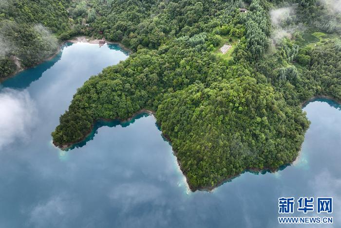 【“飞阅”中国】烟雨笼天池 遥看青堤岸