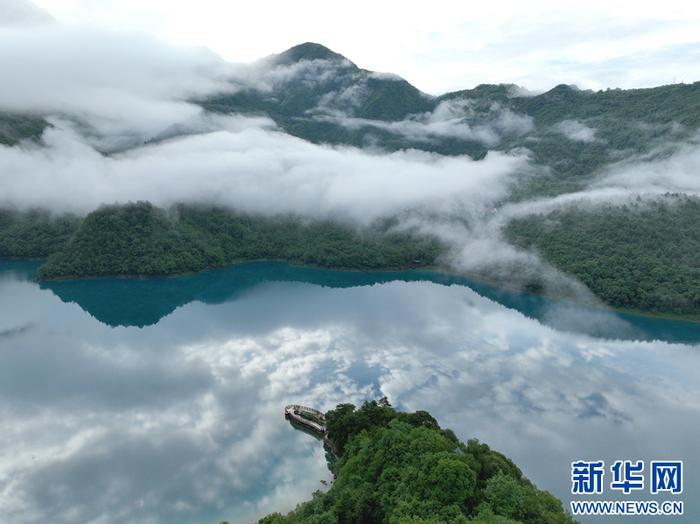 【“飞阅”中国】烟雨笼天池 遥看青堤岸