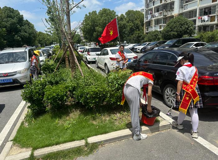 “圾”中生智  绿色“童”行——合肥市兴海苑小学红领巾假日小队实践活动