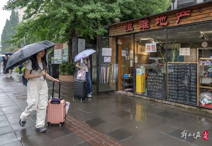 记者实探：上海景点、街区及商圈行李寄存服务，还有哪些难题待解？