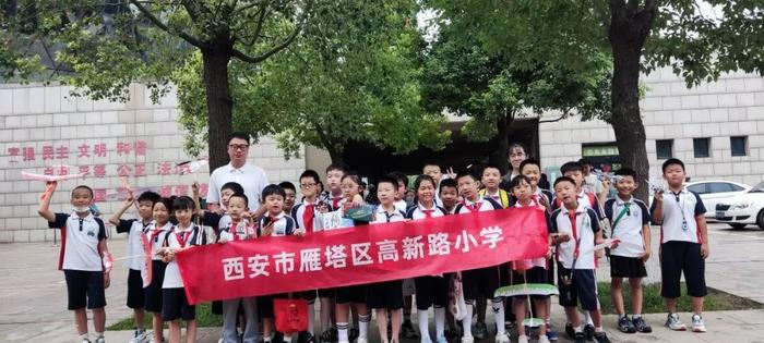 雁塔区高新路小学师生在科技信息领域取得优异成绩