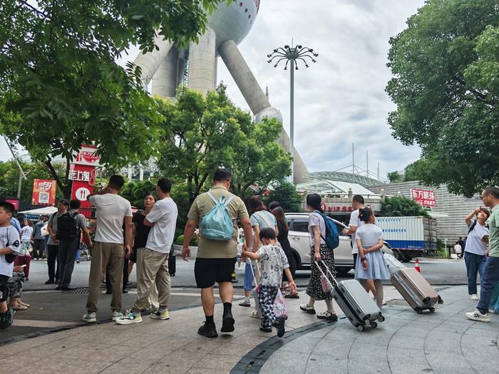 记者实探：上海景点、街区及商圈行李寄存服务，还有哪些难题待解？