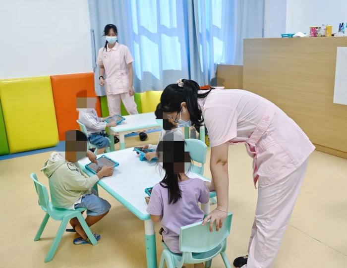 6岁孤独症谱系障碍儿童数字疗法干预项目在文昌落地实施