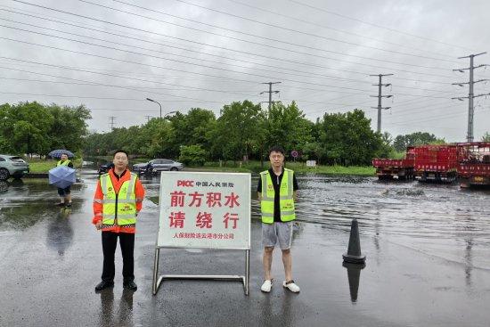 应对暴雨天气 我们在行动