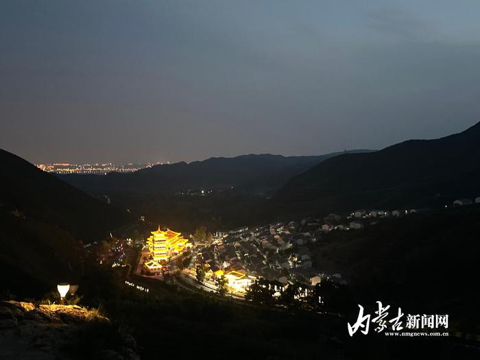 夜爬大青山 感受“撩人”美景