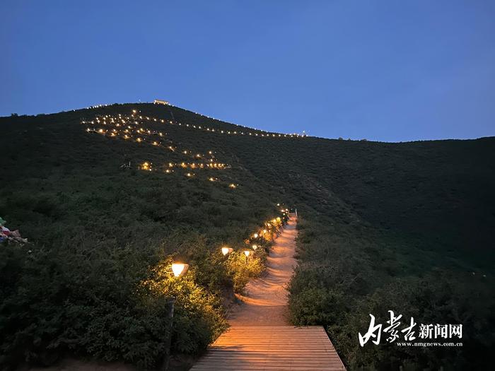 夜爬大青山 感受“撩人”美景