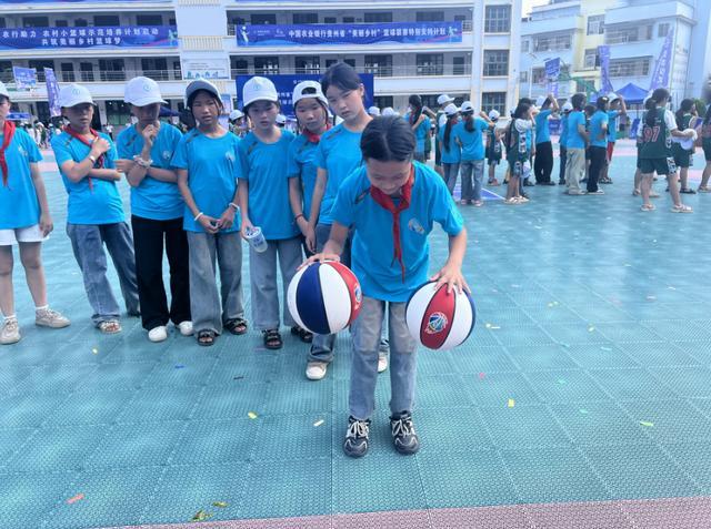 乡村娃逐梦记：“小篮球”培训开启，涵盖100所乡村中小学