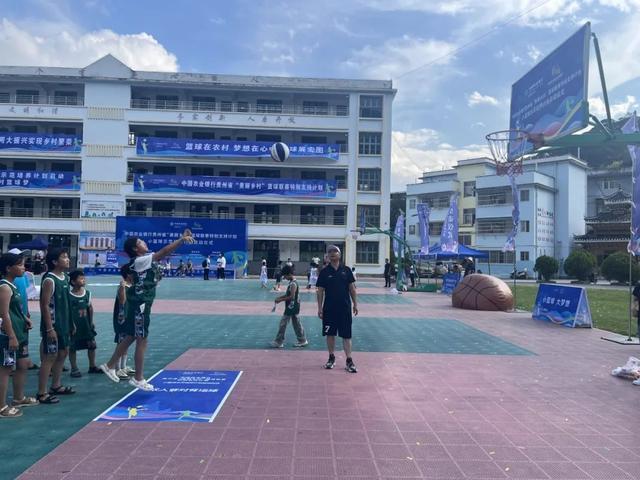 乡村娃逐梦记：“小篮球”培训开启，涵盖100所乡村中小学