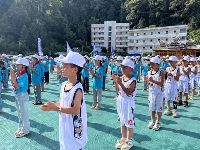 乡村娃逐梦记：“小篮球”培训开启，涵盖100所乡村中小学