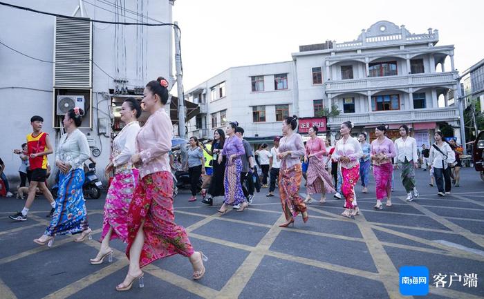 马来西亚侨胞追球团助阵，海南“村VA”铺前站燃情启幕