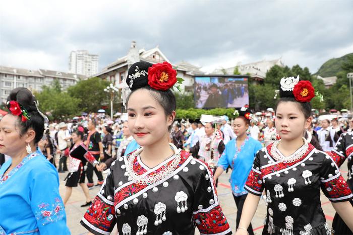 贵州剑河：齐跳水鼓舞 民族大团圆