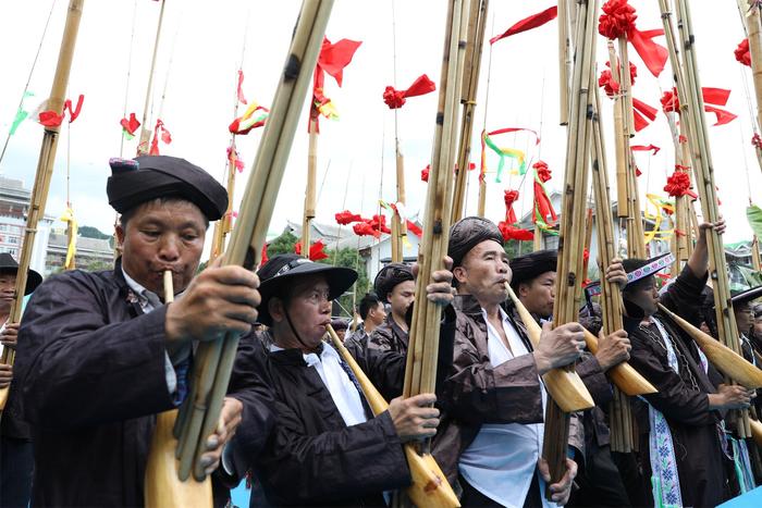 贵州剑河：齐跳水鼓舞 民族大团圆